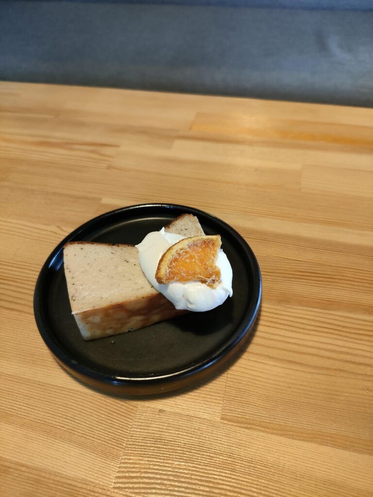 244.coffee紅茶のバスクチーズケーキ