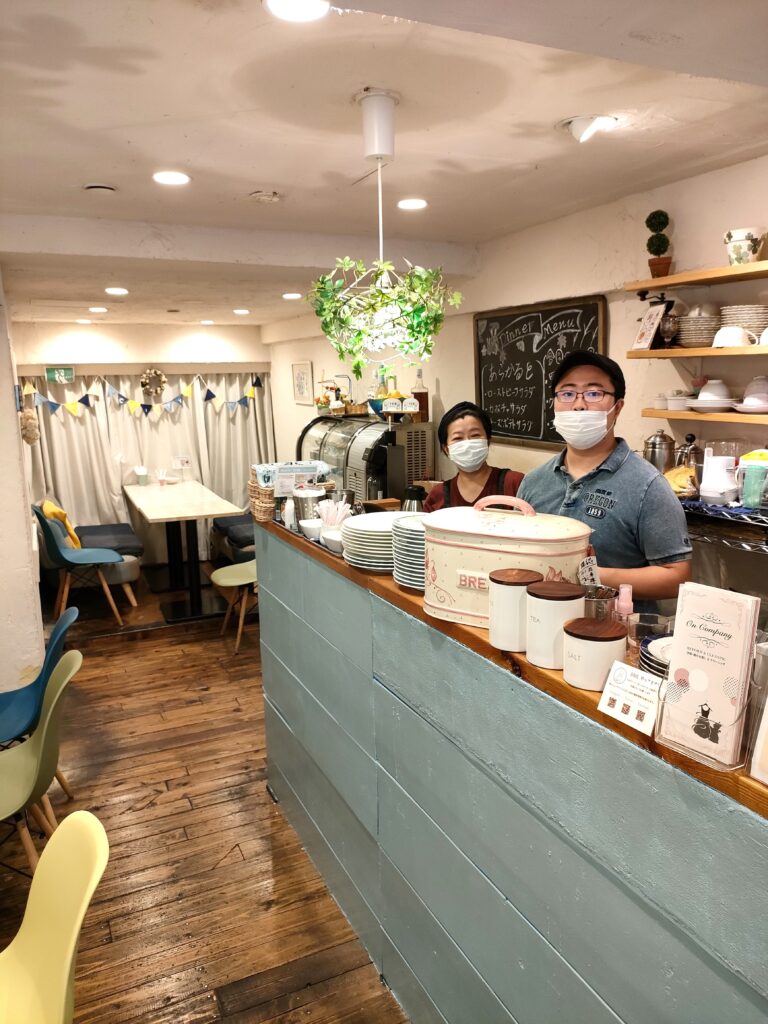 Cafe Crispy　店内と店主さん