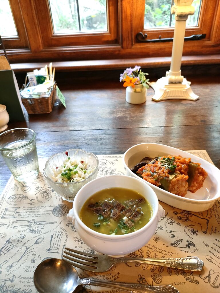 CLARE HOME＆GARDENウクライナランチ