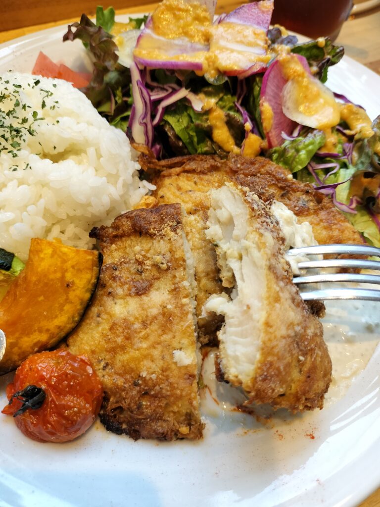 greenoasiscafe042白身魚のピカタ断面